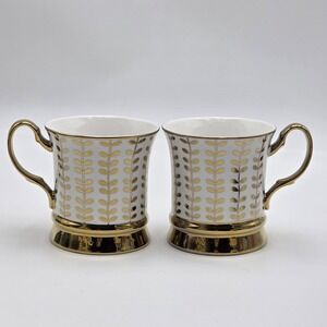 10 Strawberry‎ Street Gold Design Mug